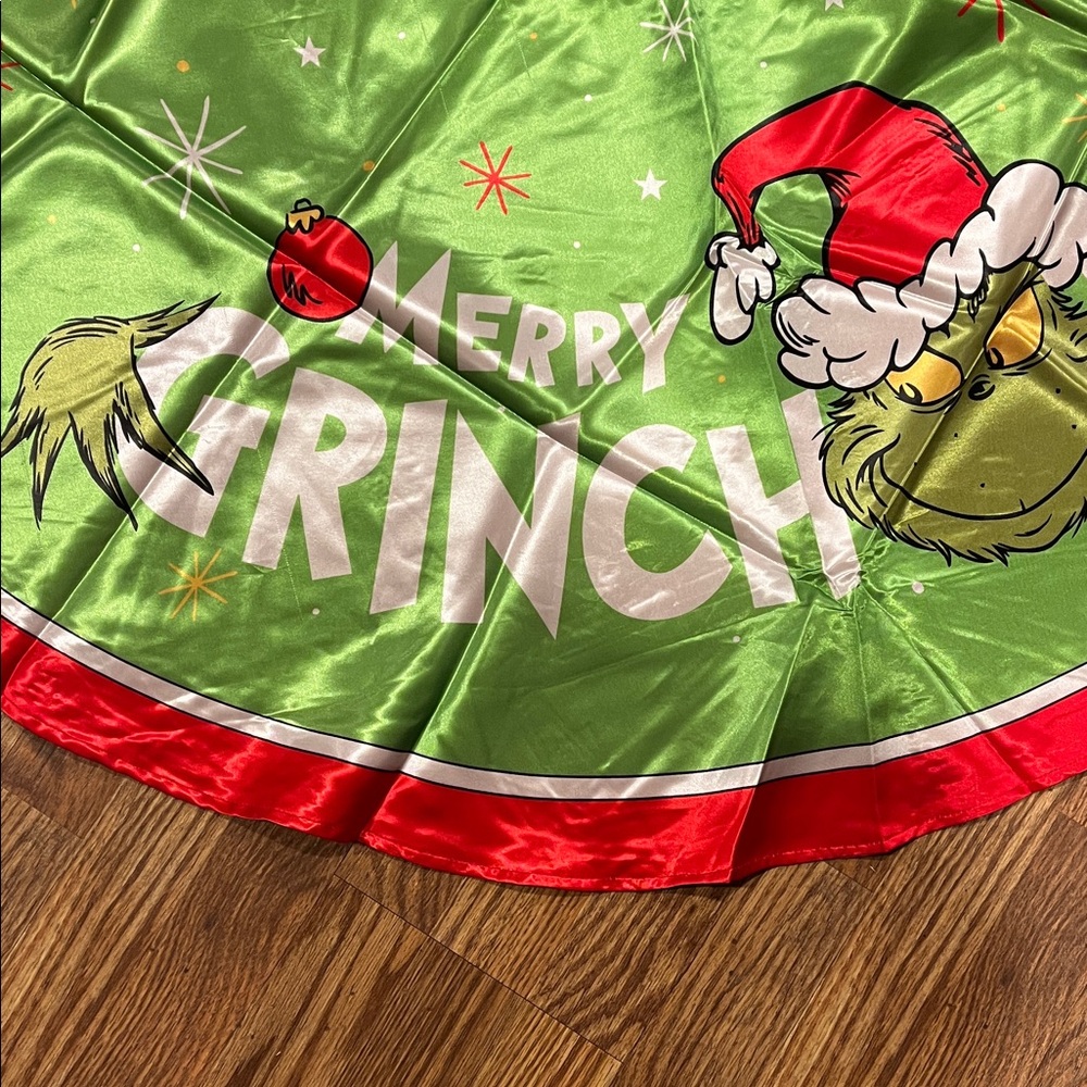 Dr. Seuss Green and Red Grinch Tree Skirt - Picture 2 of 2